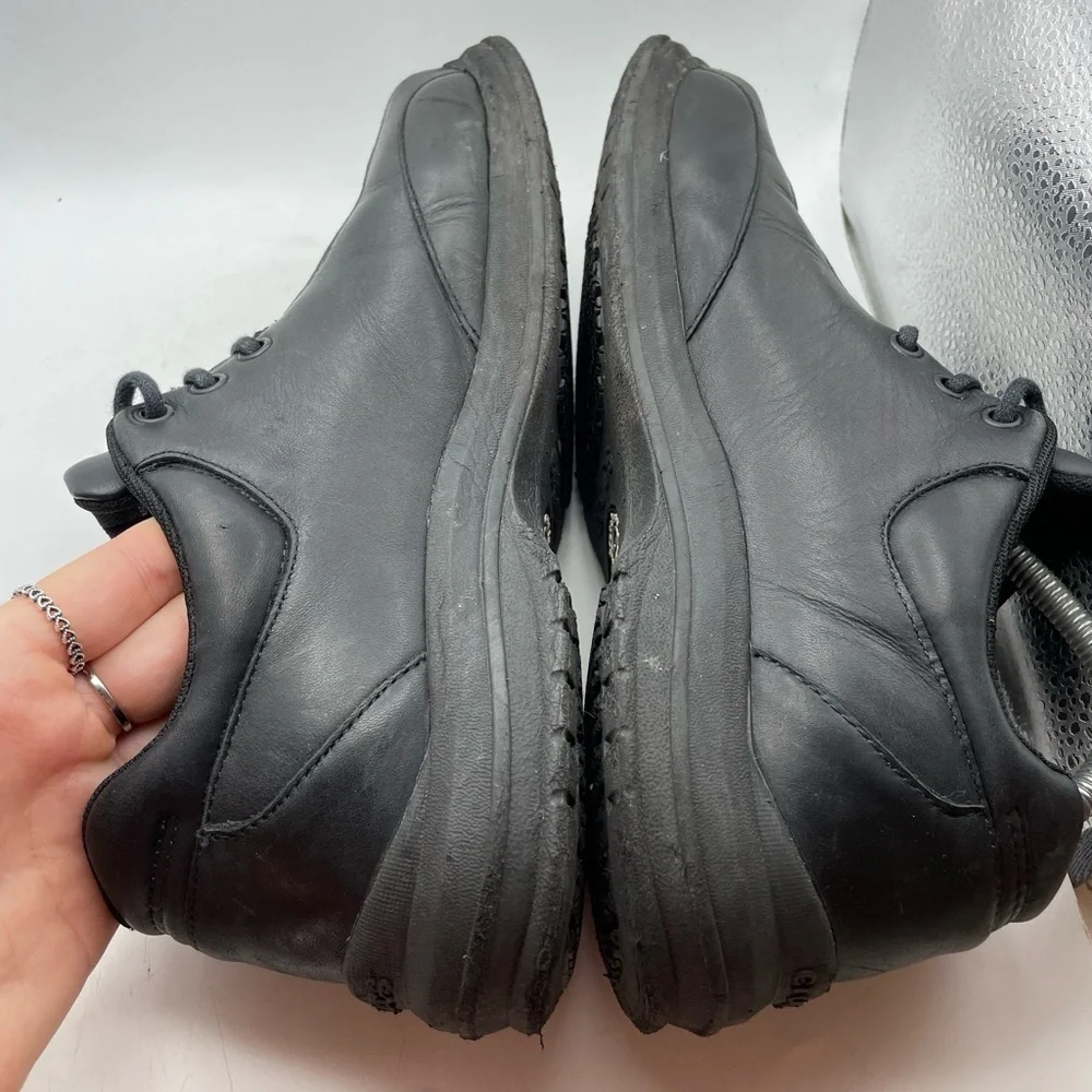 Crocs Slip Resistant black leather mens work sneakers size 8